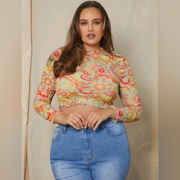 PLUS MESH MOCK NECK FLORAL LETTUCE TRIM CROP TOP - Picture 2 of 4